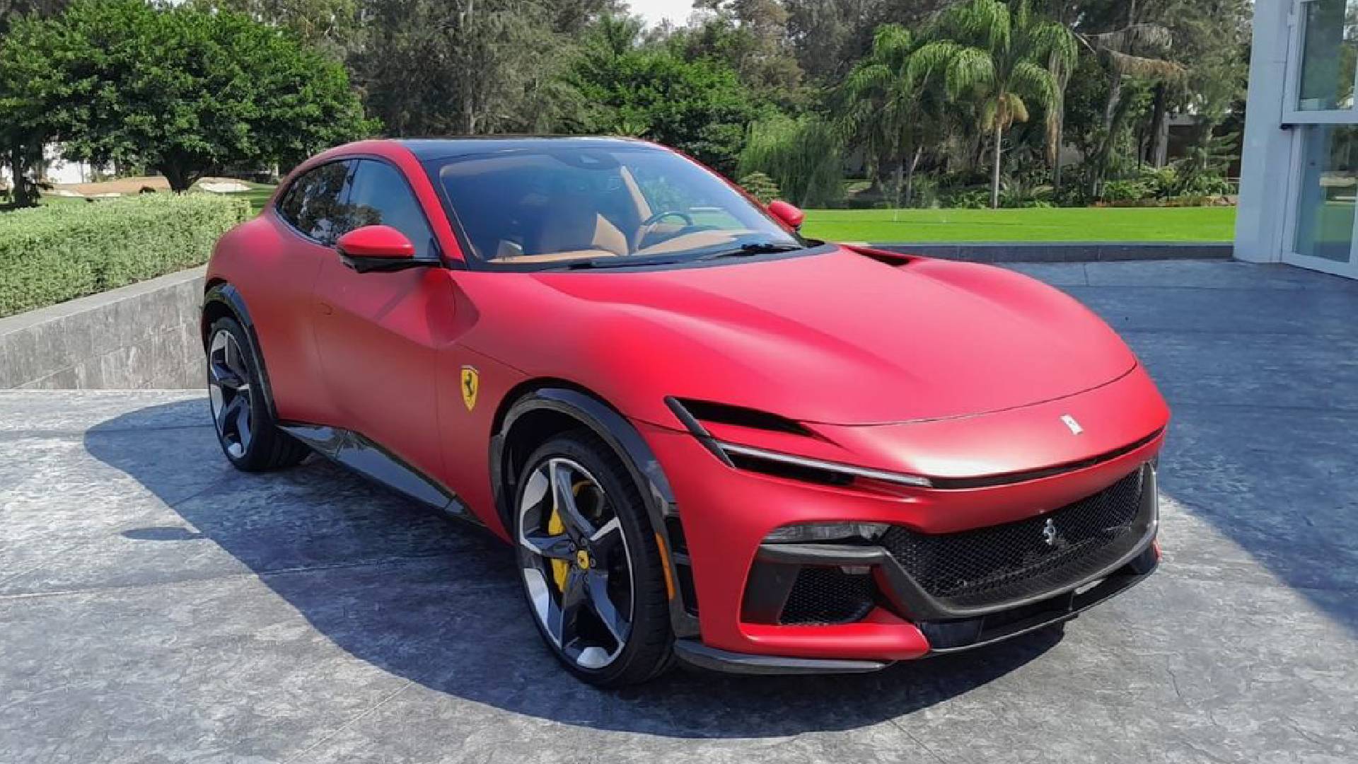 Así describió Saúl Canelo Álvarez a su nuevo auto 'Ferrari Purosangue'